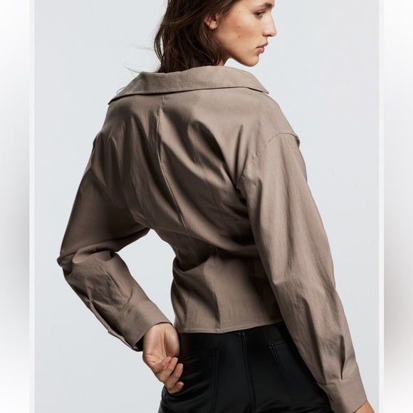 Zara Shirt With twist and Cut Out Detail, size Medium. Taupe 2143/259 Retail:$50 - Picture 2 of 8
